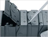 Opening Triflex cable carriers