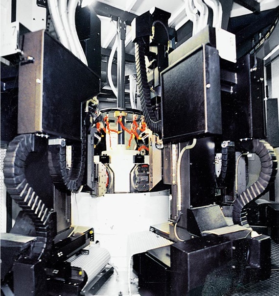 Triflex cable carrier in machining center