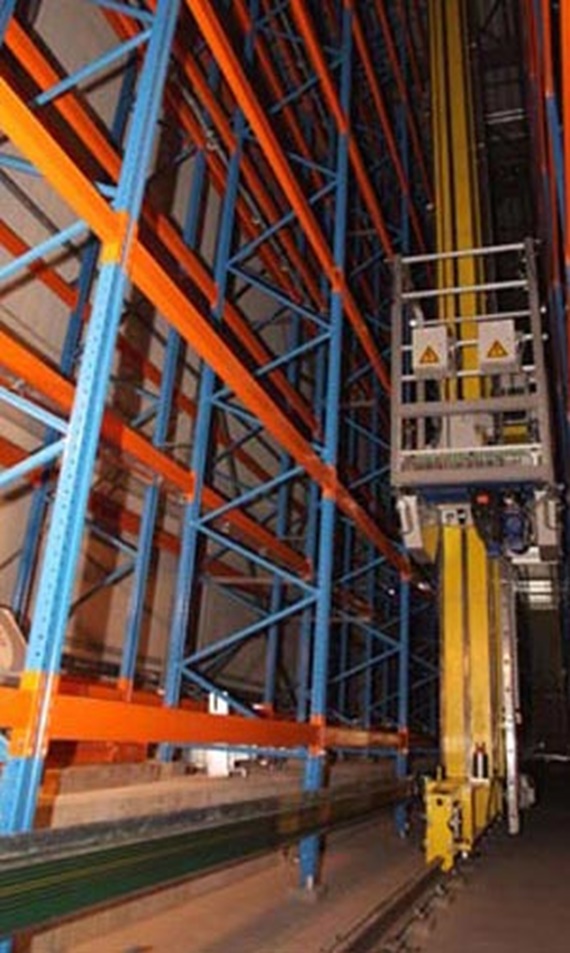 The three-aisle automatic pallet warehouse (APW) of viastore systems, Stuttgart