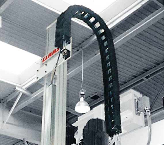 E4/100 cable carrier in vertical application