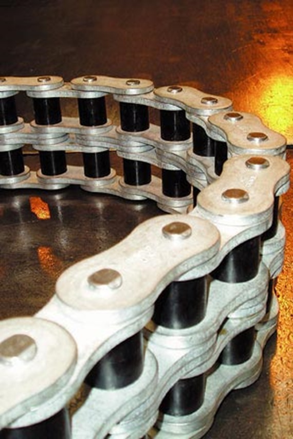 conveyor chain with plastic bearings