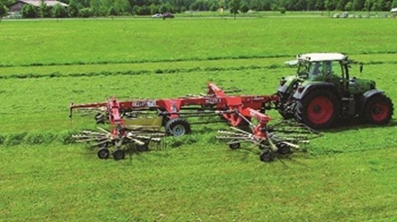 Hay swather equipped with plain bearings