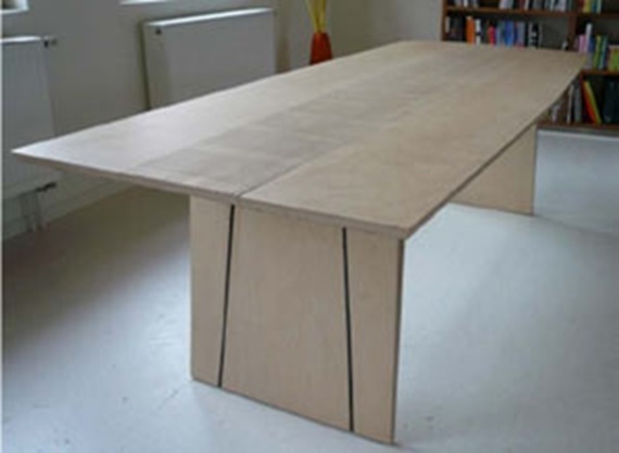laterally extendable table