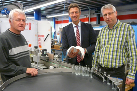 Jochen Küppersbusch, managing partner of Küppersbusch GmbH, igus sales consultant Markus Schwarz and Klaus Voigt, project engineer at Küppersbusch.