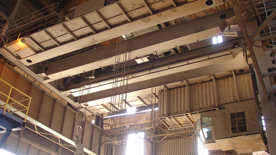 Indoor crane in metal processing