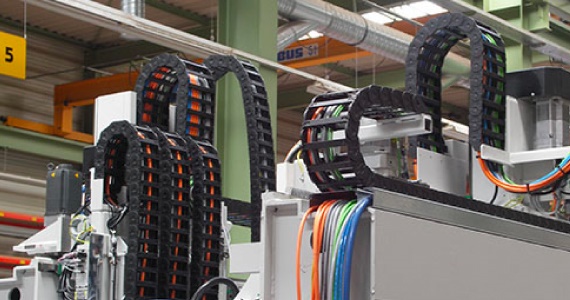 readychain® pre-harnessed cable carrier on a machine tool